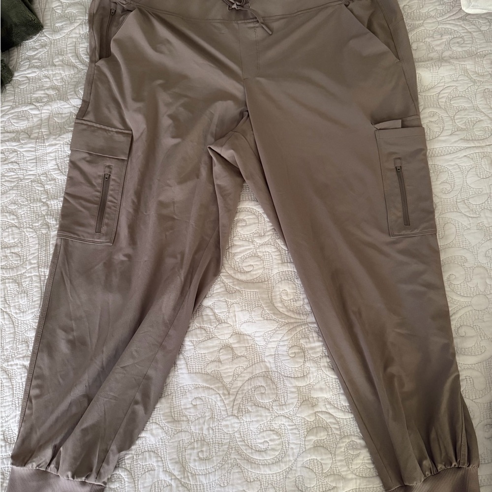 Women’s cargo joggers